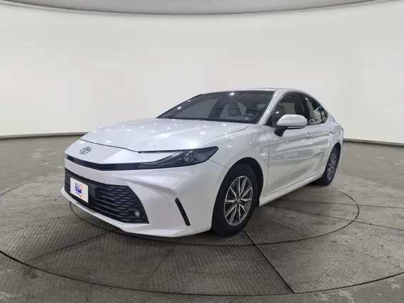 Toyota Camry  E 2025 