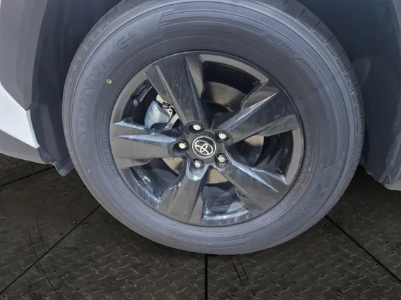 Toyota RAV4 LE 2026 