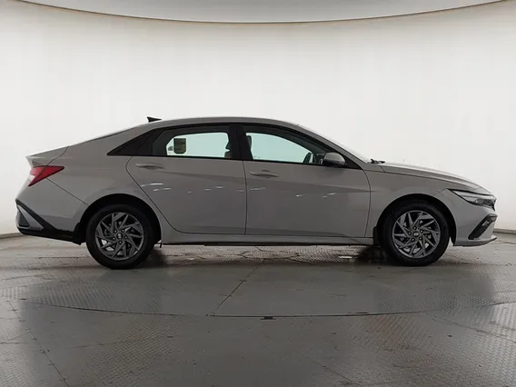 Hyundai Elantra Smart 2024 