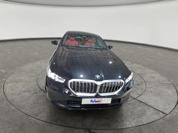 بي ام دبليو الفئة الخامسة 520i 2024 
