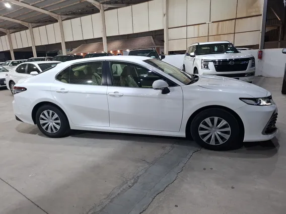 Toyota Camry  LE 2024 