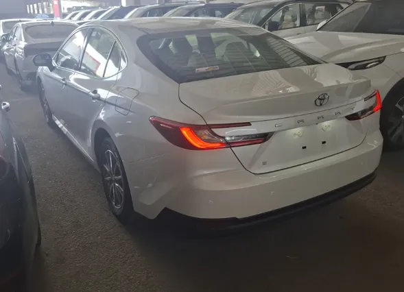 Toyota Camry  E 2026 