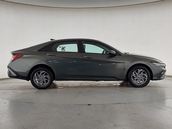 Hyundai Elantra Smart 2024 