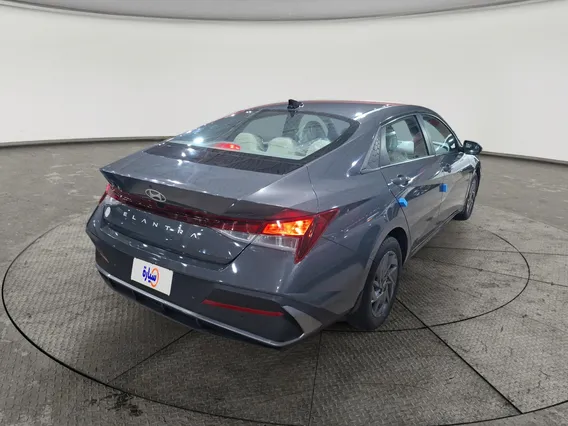 Hyundai Elantra Smart 2024 
