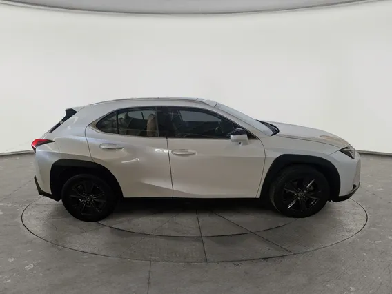 Lexus UX 200 2021 
