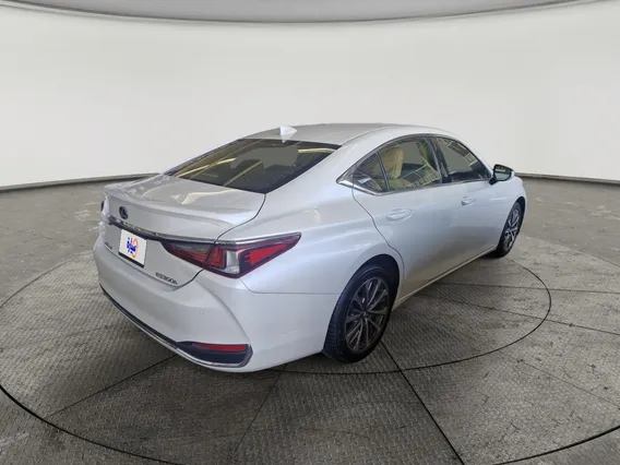 Lexus ES 300 H 2023 