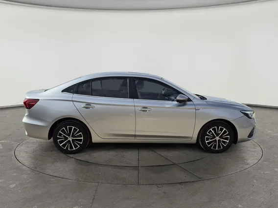 MG 5 LUX 2025 