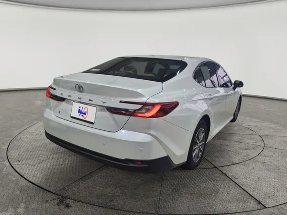Toyota Camry  E 2025 