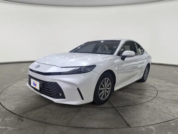 Toyota Camry  E 2025 
