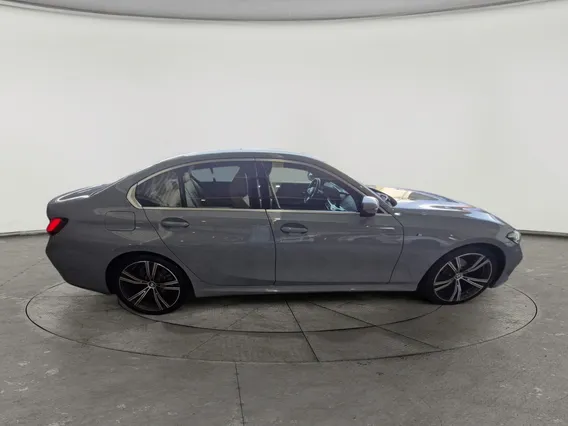 BMW 3 Series 320i  2023 