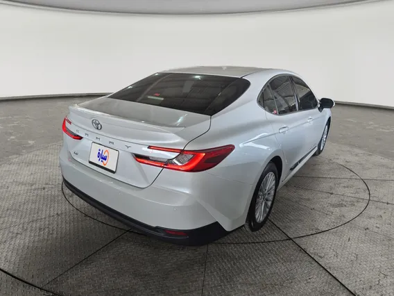 Toyota Camry  LE 2026 