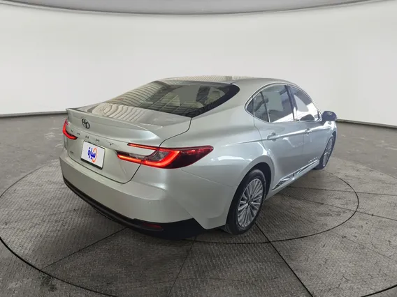 Toyota Camry  LE 2025 