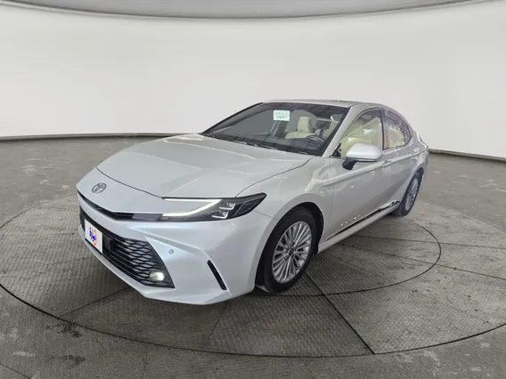 Toyota Camry  LE 2025 