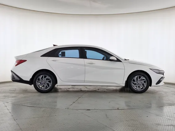 Hyundai Elantra Smart 2024 