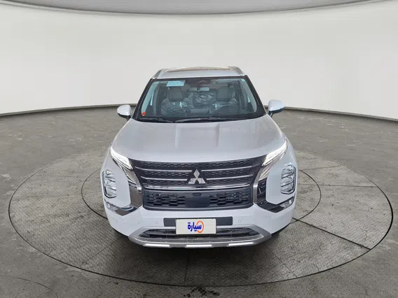 ميتسوبيشي اوتلاندر CLS 2024 
