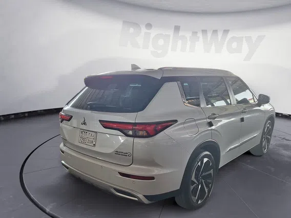 ميتسوبيشي اوتلاندر CLS 2024 