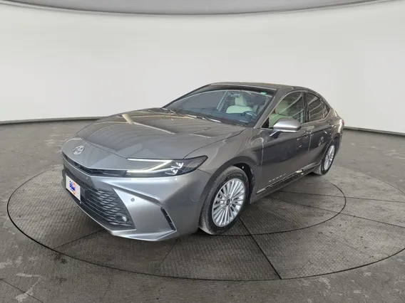 Toyota Camry  LE 2026 
