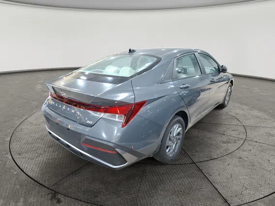 Hyundai Elantra Smart 2025 