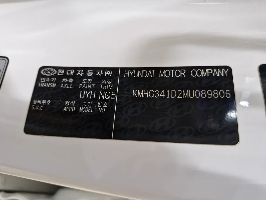 2021 Genesis G90 Platinum 
