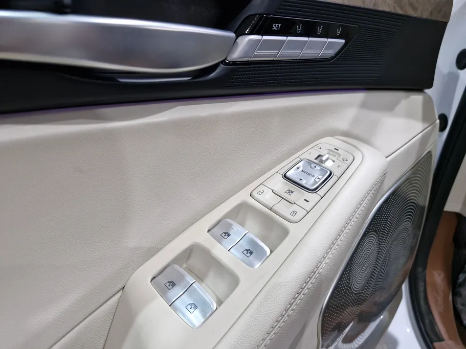 2021 Genesis G90 Platinum 