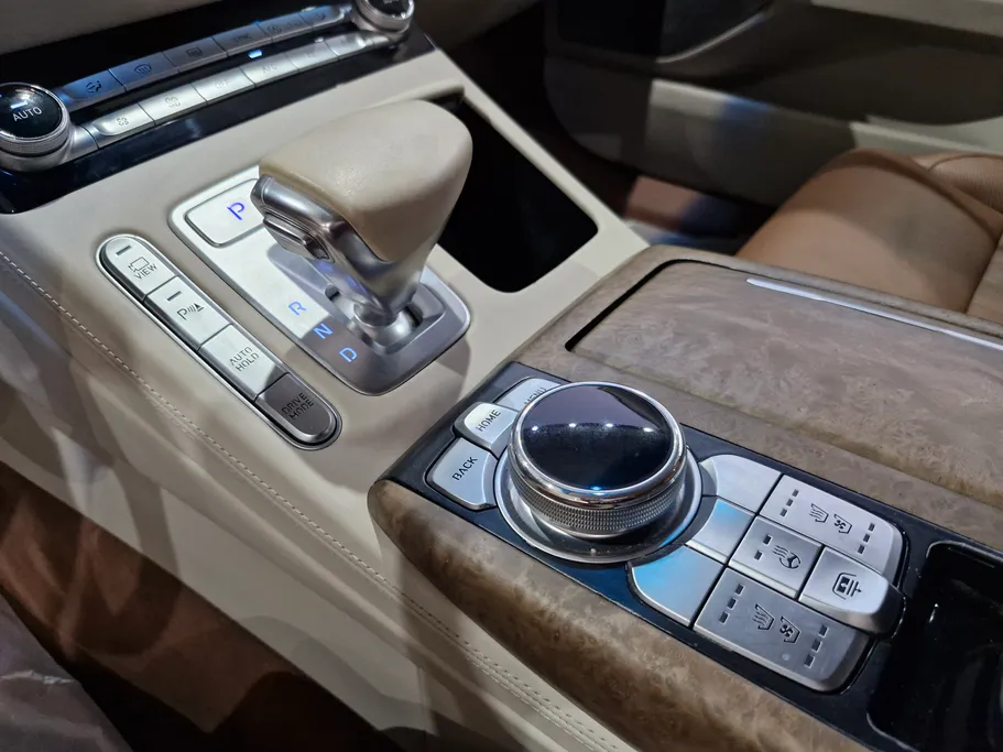 2021 Genesis G90 Platinum 