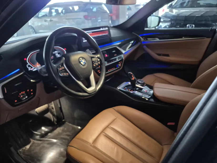 2022 BMW 5 Series 520i 