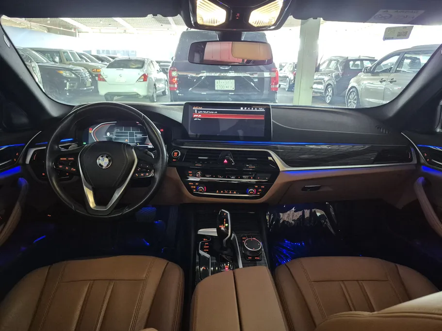 2022 BMW 5 Series 520i 