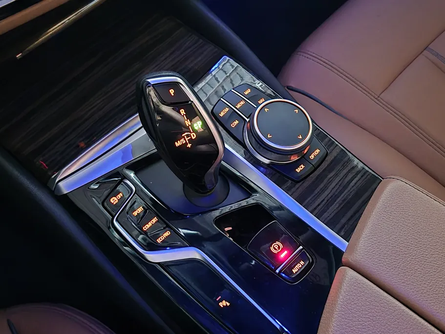 2022 BMW 5 Series 520i 