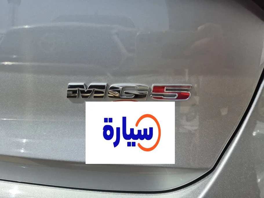 ام جي 5 LUX 2022 