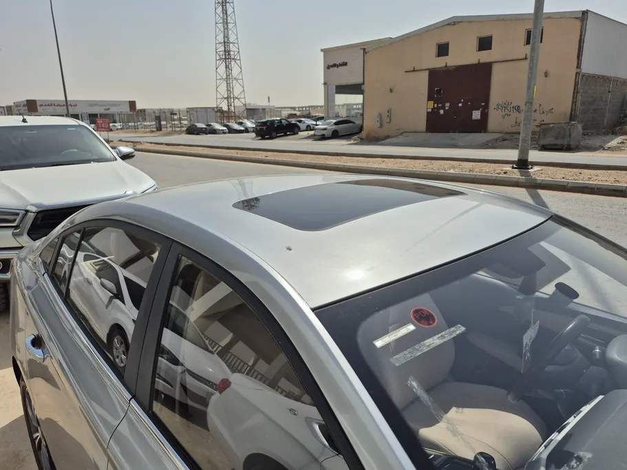 ام جي 5 LUX 2022 