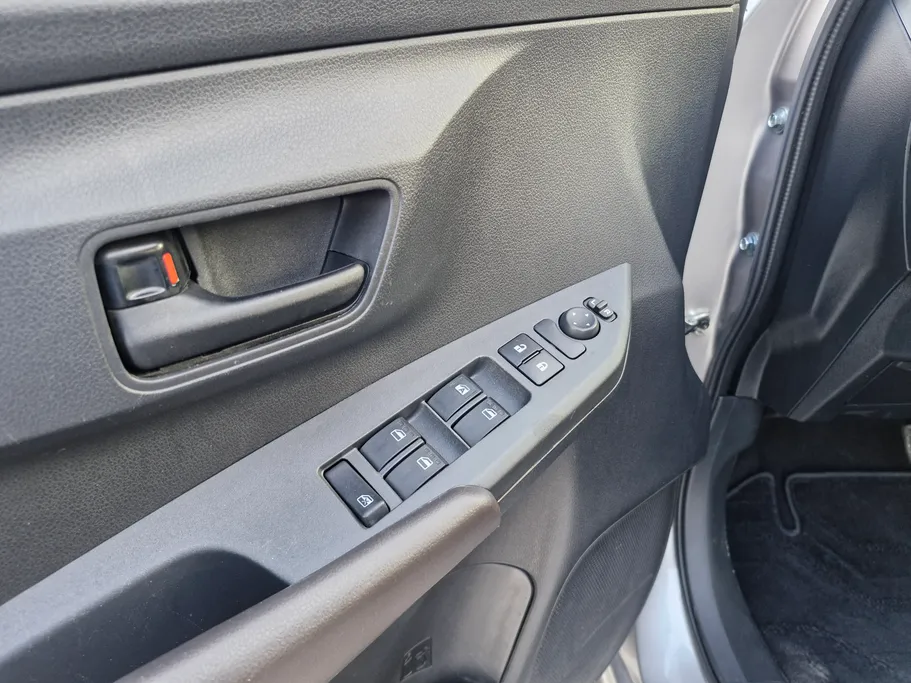 2023 Toyota Yaris  Y 