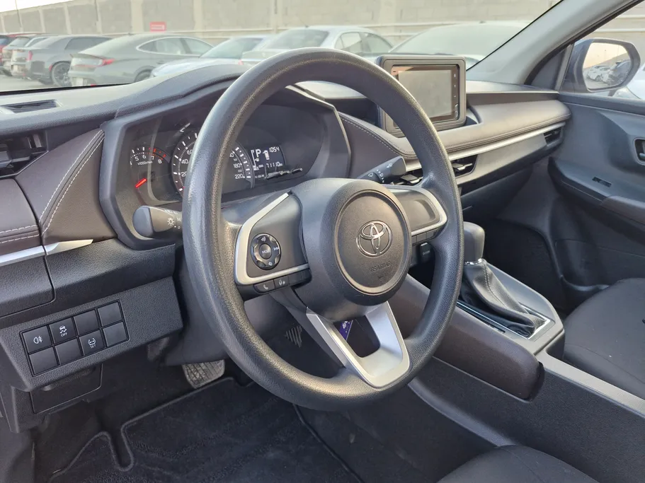 2023 Toyota Yaris  Y 