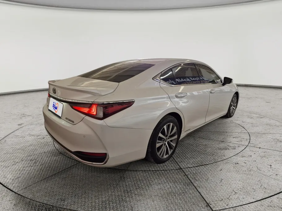 لكزس ES 300 H 2020 