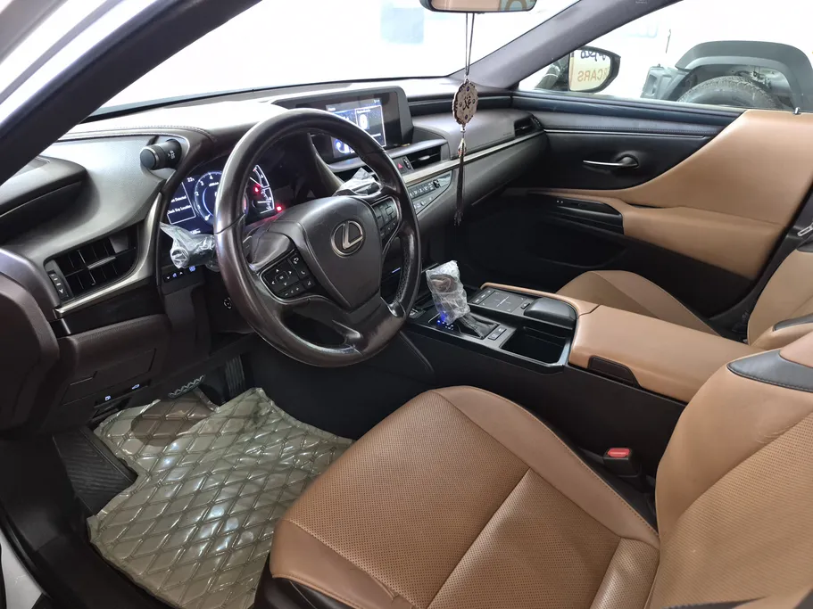 لكزس ES 300 H 2020 