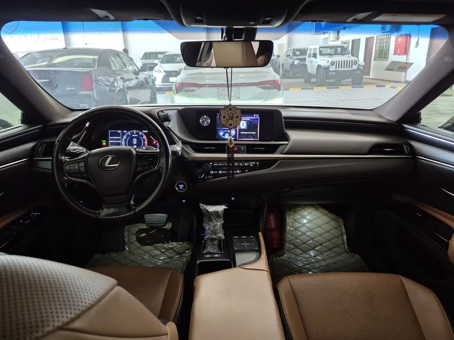 لكزس ES 300 H 2020 