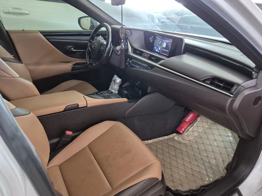 لكزس ES 300 H 2020 