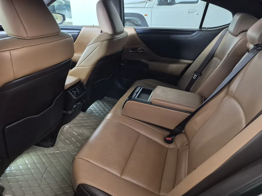 لكزس ES 300 H 2020 