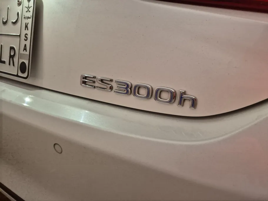 لكزس ES 300 H 2020 
