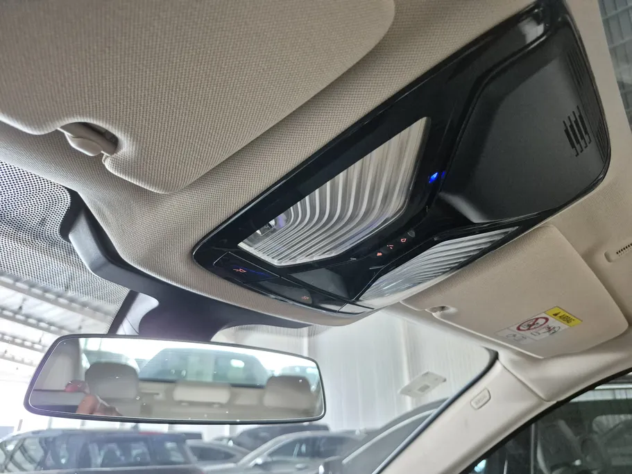 بي ام دبليو الفئة الخامسة 520i 2019