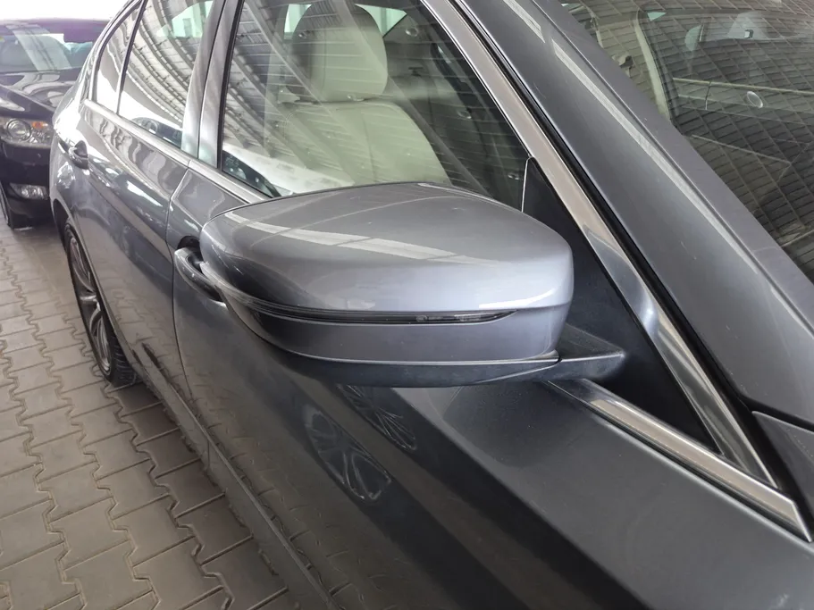 بي ام دبليو الفئة الخامسة 520i 2019