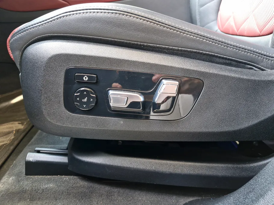 2023 BMW X Series 6 xDrive 40i 