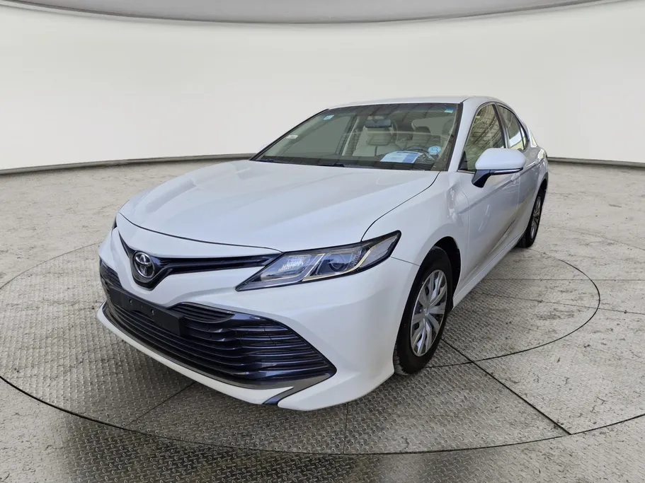 Used 2019 Toyota Camry LE White Color for sale - 207183 | Syarah