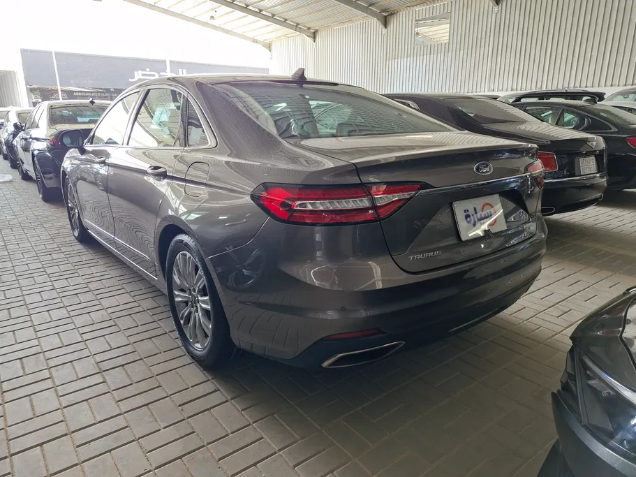2021 Ford Taurus Ambiente 