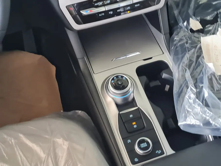 2023 Ford Explorer XLT 200A 