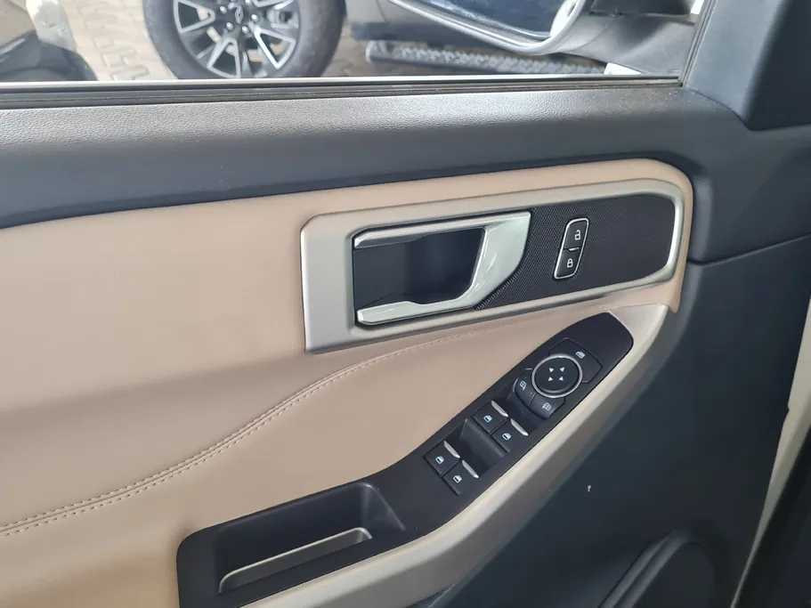 2023 Ford Explorer XLT 200A 