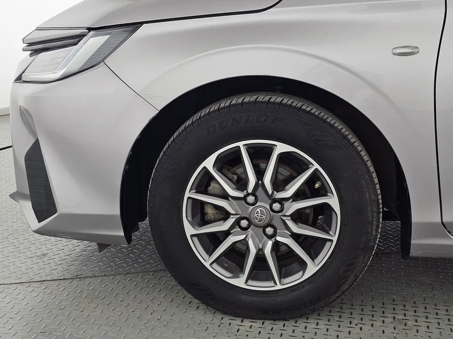 2023 Toyota Yaris  Y 