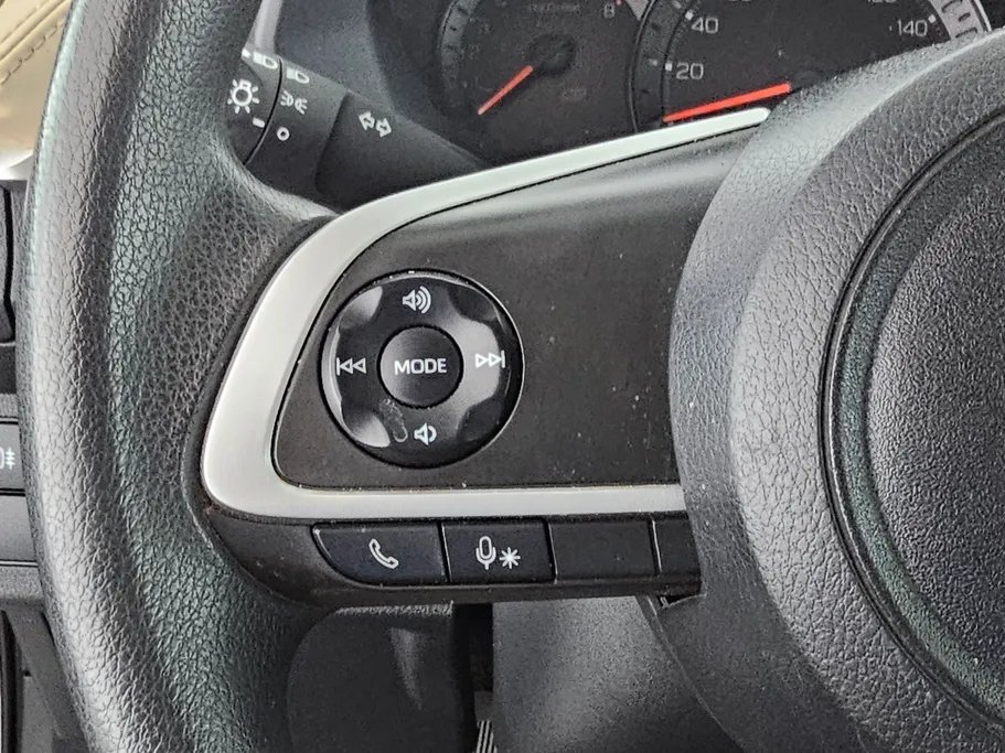 2023 Toyota Yaris  Y 