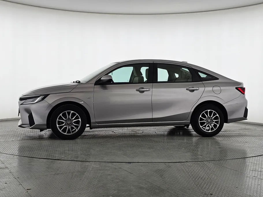 2023 Toyota Yaris  Y 