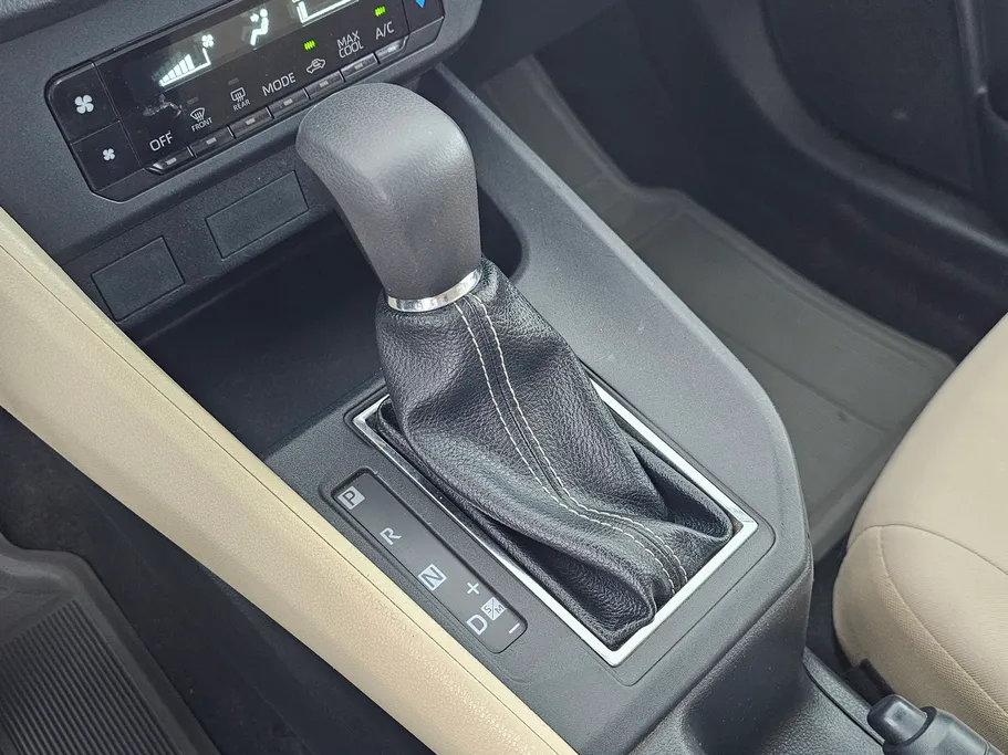 2023 Toyota Yaris  Y 