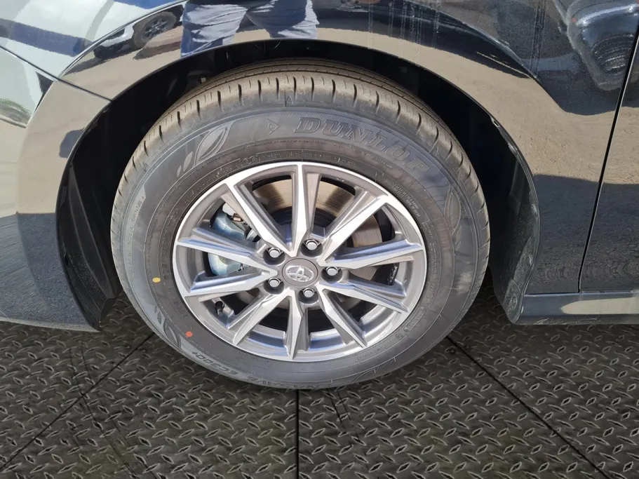 2025 Toyota Camry  E HEV 